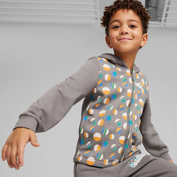 ESS+ Hoodie de verano para peques: ¡PUMA y aventura esperan! Comodidad, estilo y diversión garantizados para los pequeños exploradores.